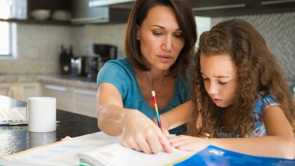La Educación del Hogar: El Verdadero Fundamento del Carácter