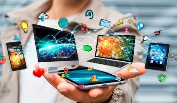 El Impacto de la Tecnología en Nuestra Vida Cotidiana: Más Conectados, Pero ¿Más Alejados?